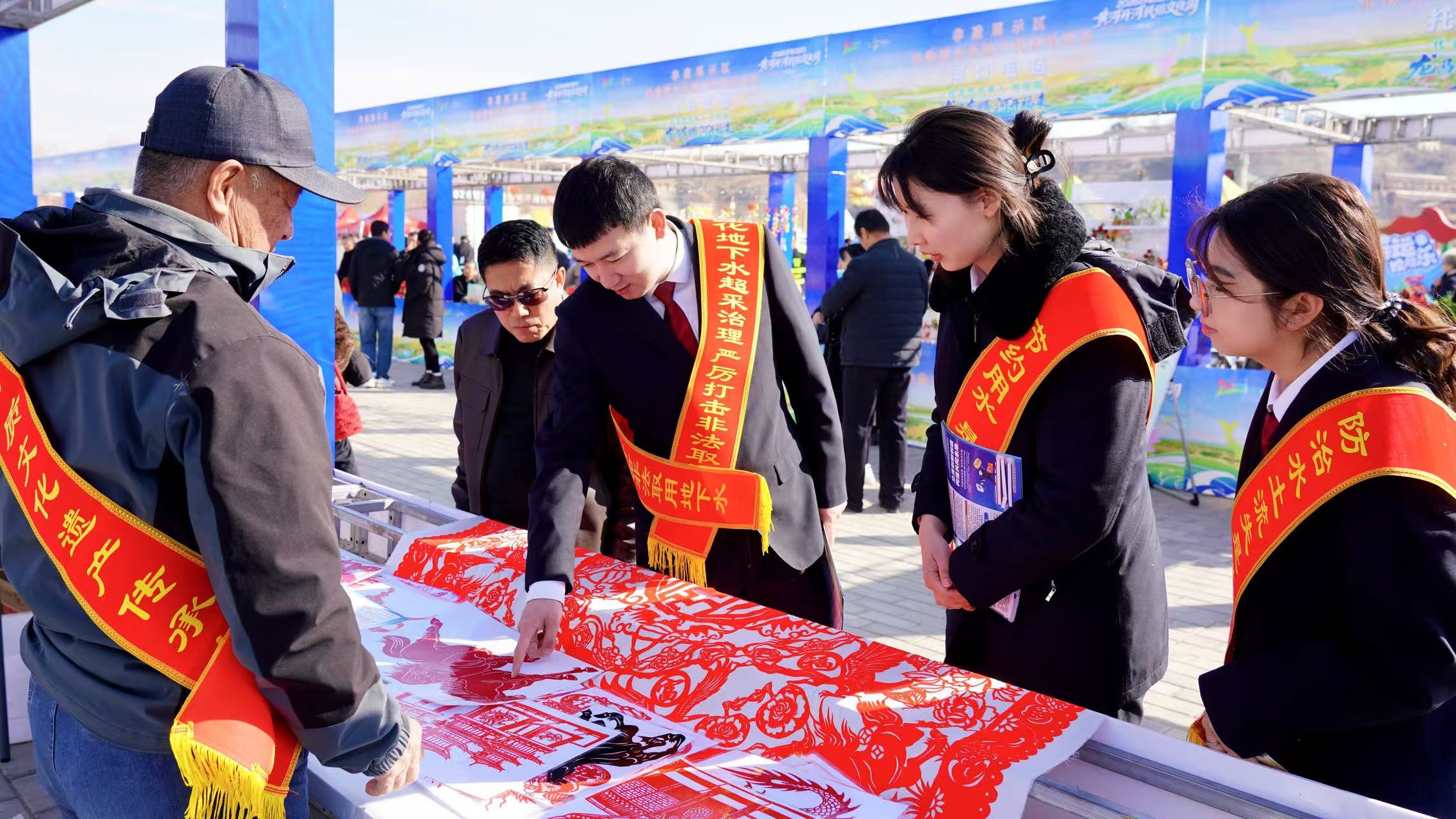 �����֮�С���������ƺӿ��ӽ������ζŨ ����Ϊ�黰��ˮ